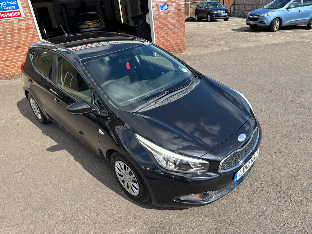Kia Ceed Hatchback Red #29