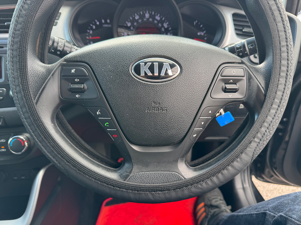 Kia Ceed Hatchback Red #17