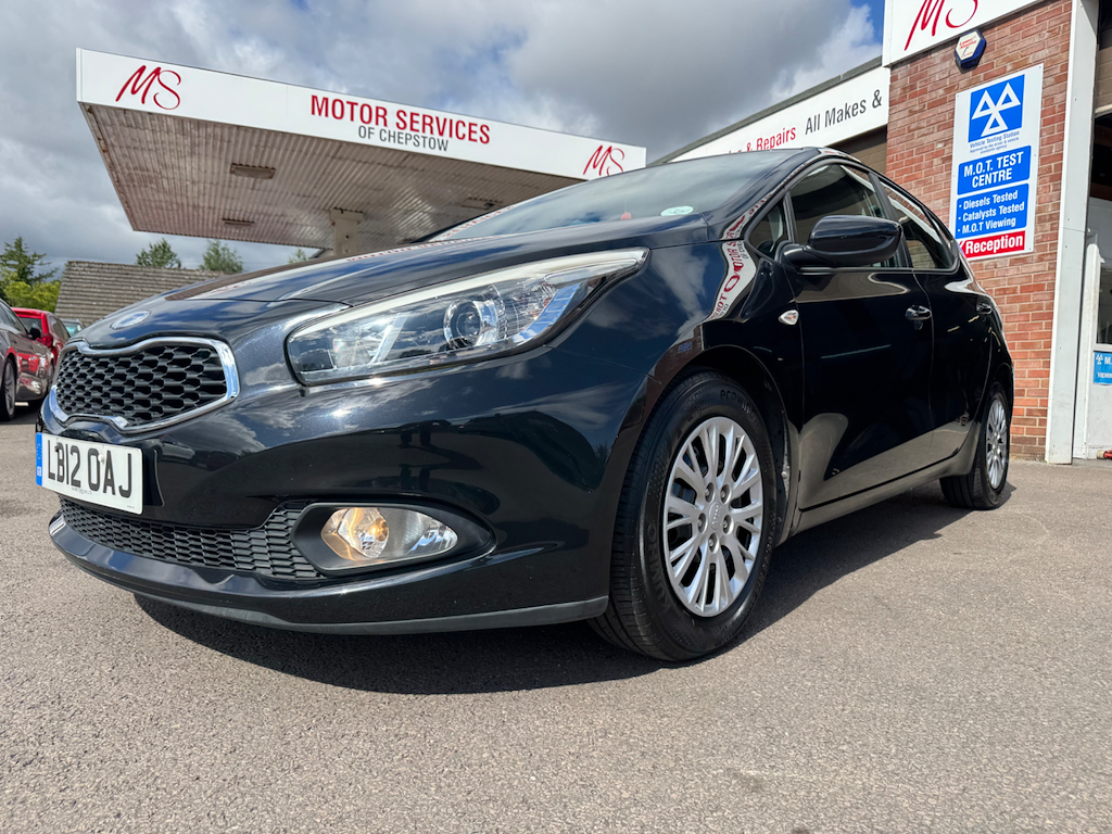 Kia Ceed Hatchback Red #27