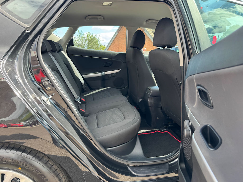 Kia Ceed Hatchback Red #10