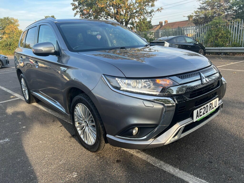 Mitsubishi Outlander 2.4H Twinmotor 13.8Kwh Design Cvt 4Wd Euro 6 Ss Grey