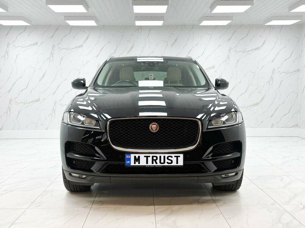 Jaguar F-Pace 2L Prestige SC17AVR Black #2