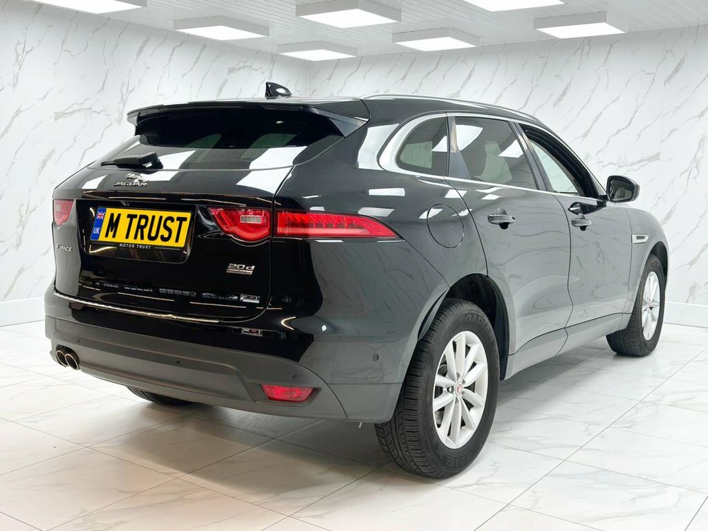 Jaguar F-Pace 2L Prestige SC17AVR Black #6