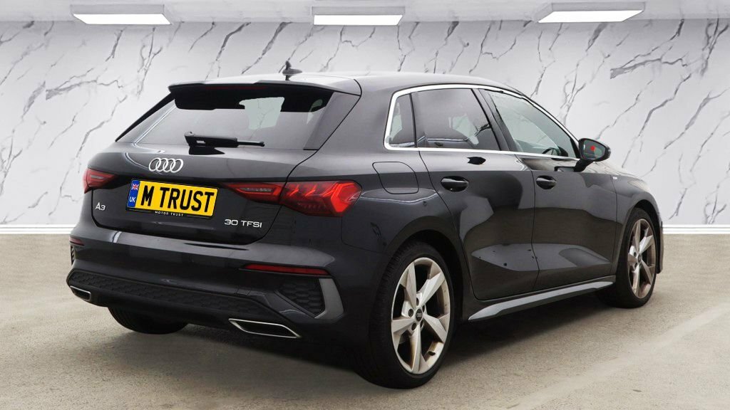 Audi A3 1L S Line Black #4