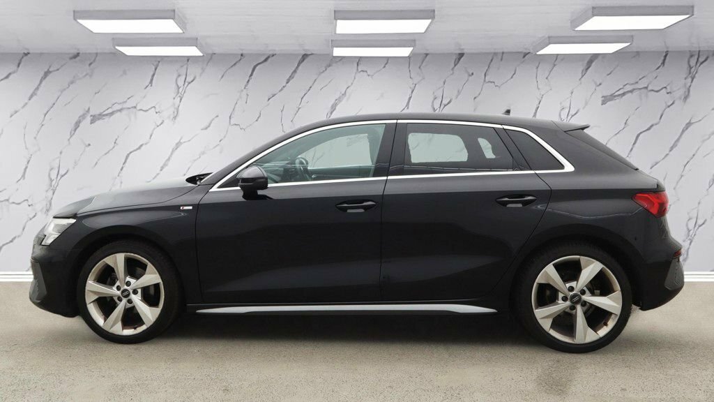 Audi A3 1L S Line Black #6