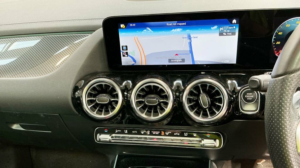 Mercedes-Benz GLA Class Gla 200 Amg Line Executive Silver #8