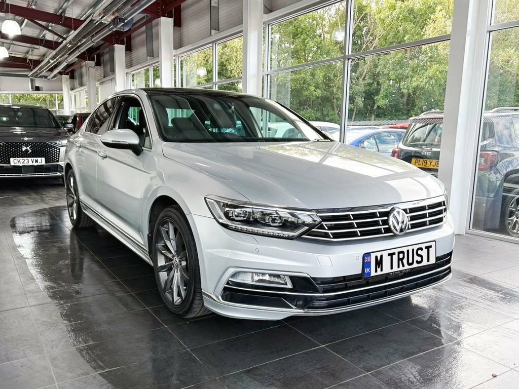 Volkswagen Passat 1.5L R-line Silver