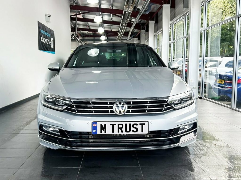 Volkswagen Passat 1.5L R-line Silver #2