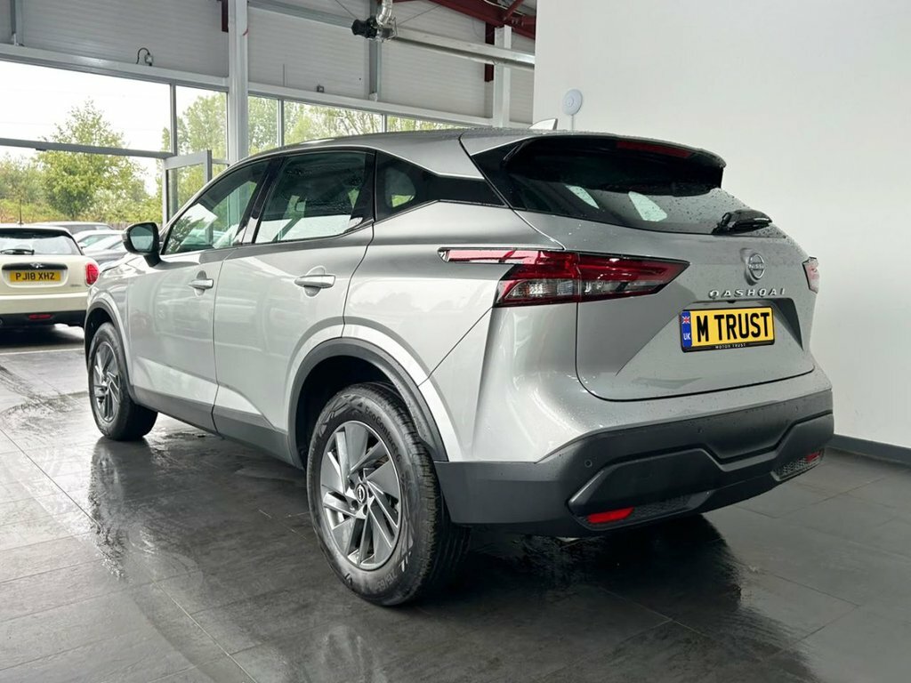Nissan Qashqai 1.3L Acenta Premium Silver #6