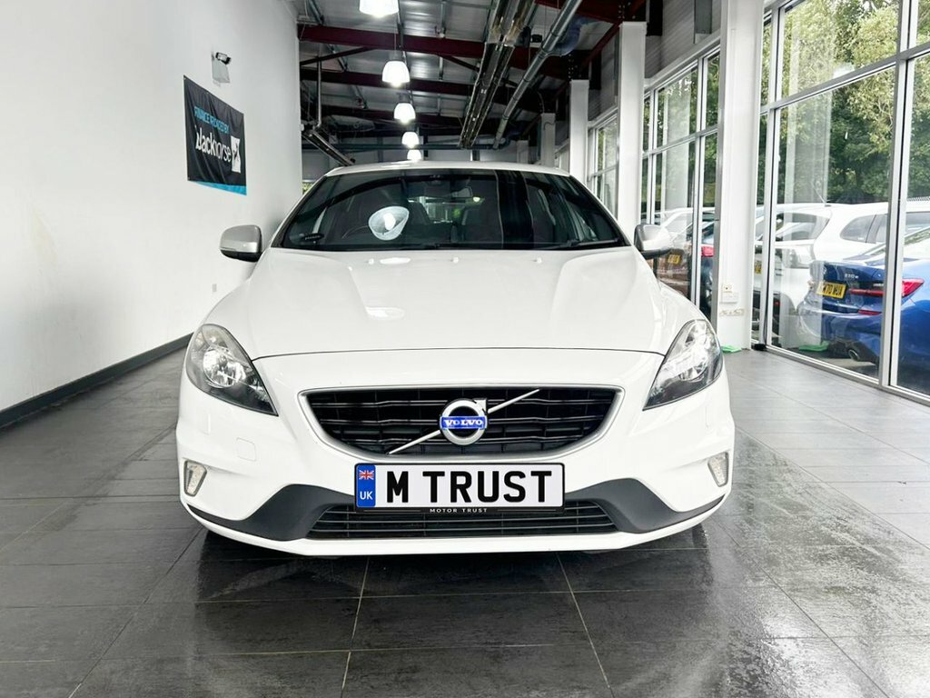 Volvo V40 2L R-design MC15OVB White #3