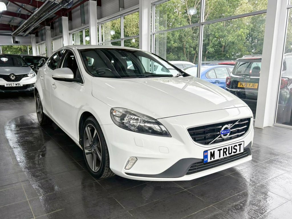 Volvo V40 2L R-design MC15OVB White #2