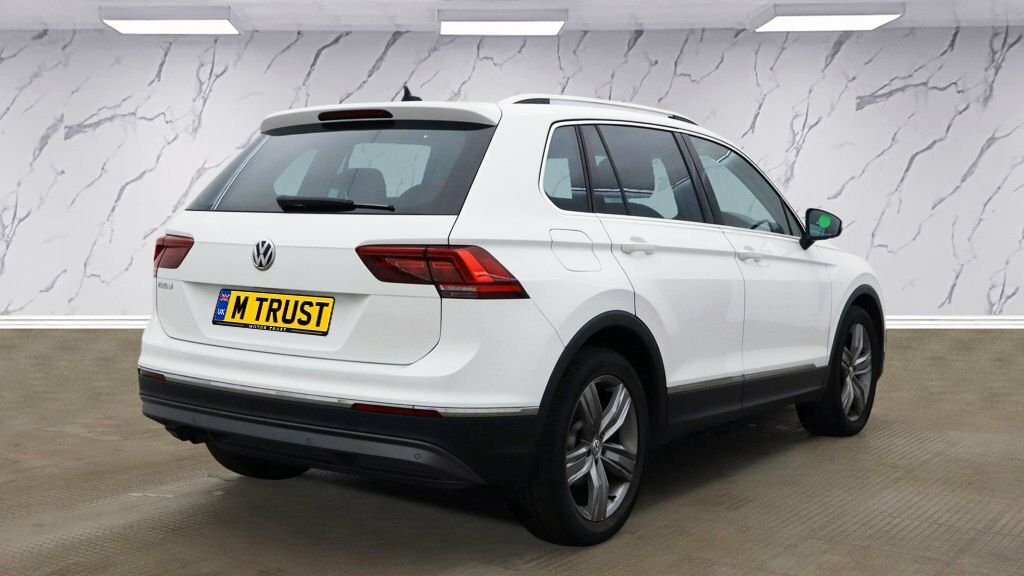Volkswagen Tiguan 2L Sel White #4