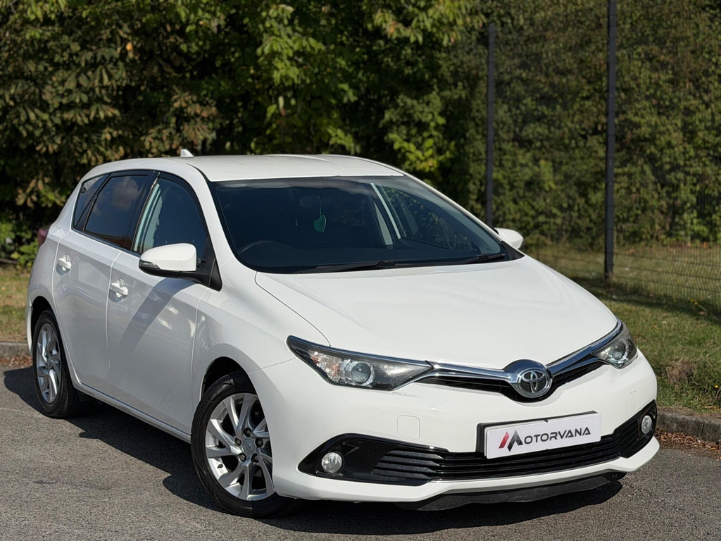 Toyota Auris 1.6 D-4d Business Edition Euro 6 Ss White