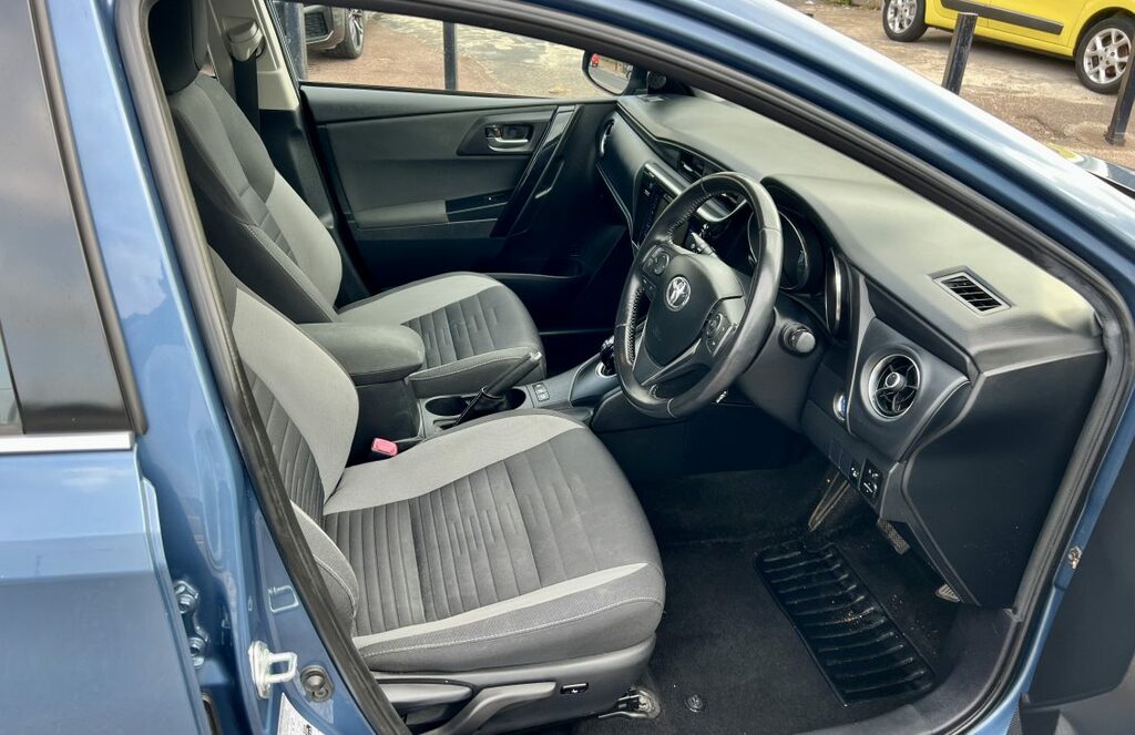 Toyota Auris Hatchback Blue #3