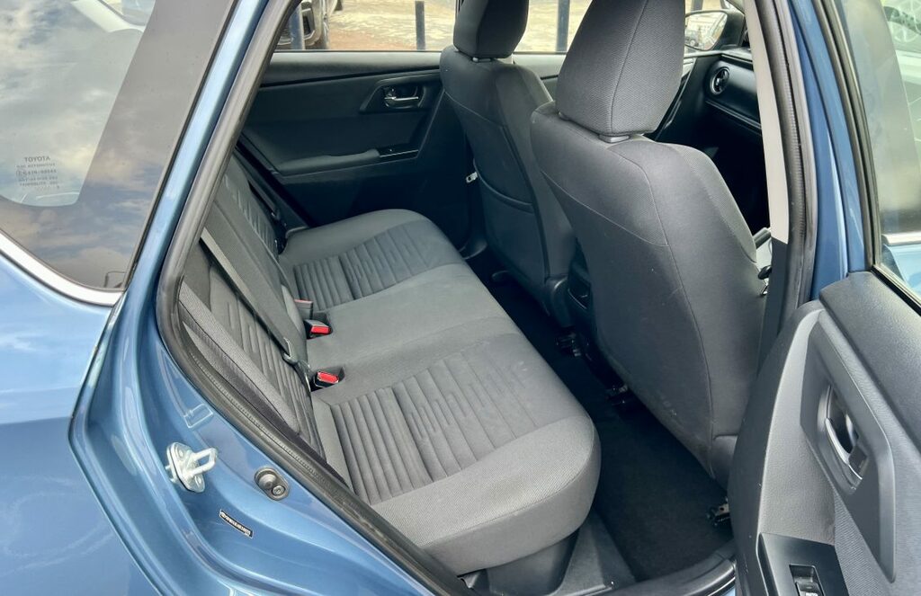 Toyota Auris Hatchback Blue #4