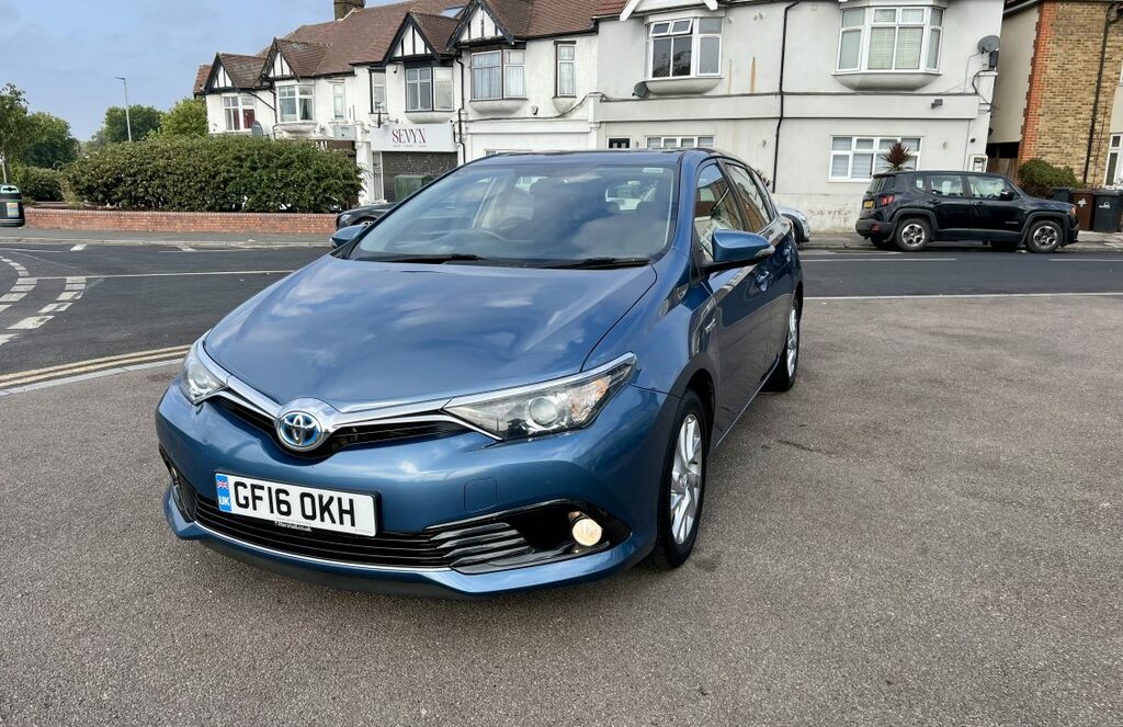 Toyota Auris Hatchback Blue #2