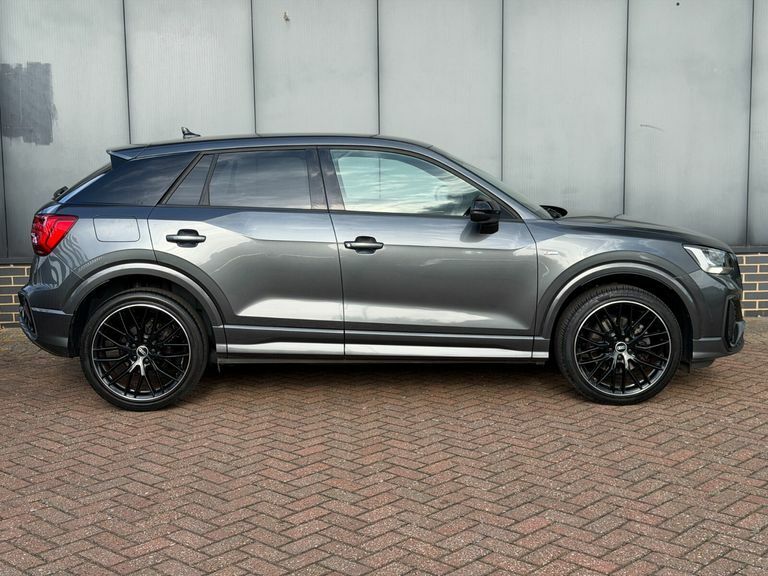 Audi Q2 30 Tfsi Black Edition Grey #5