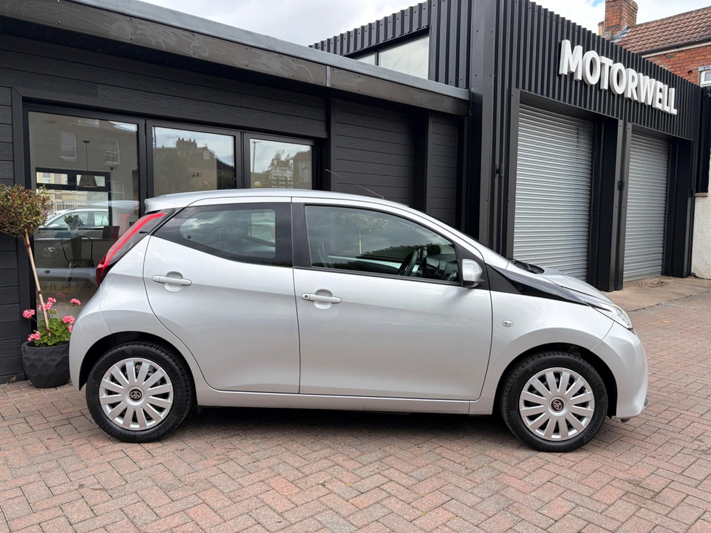 Toyota Aygo 1.0 Vvt-i X-play Euro 6 Ss Black #4