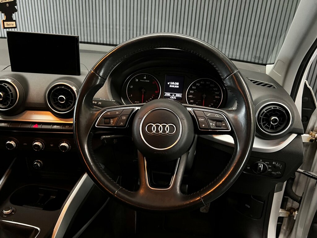 Audi Q2 Technik White #29