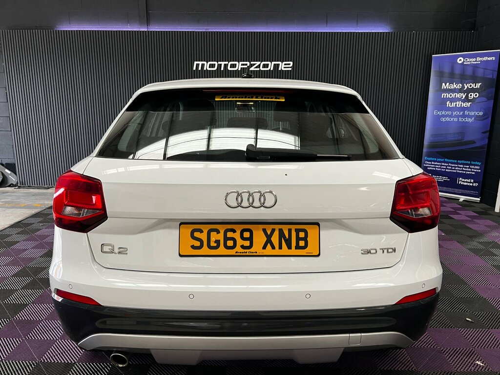 Audi Q2 Technik White #25