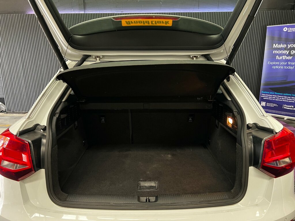 Audi Q2 Technik White #26