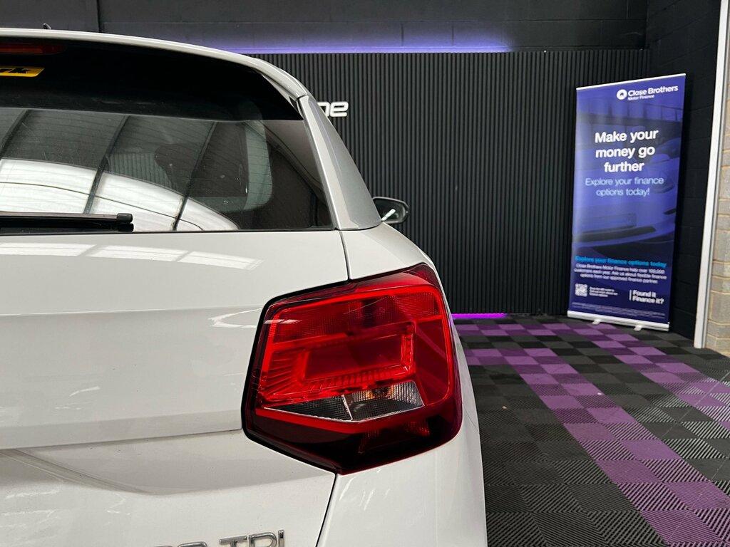 Audi Q2 Technik White #45