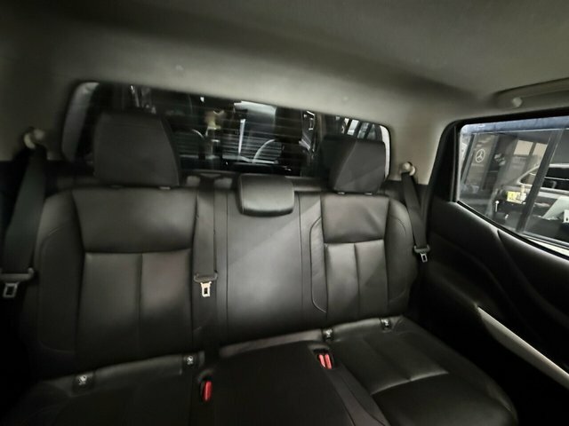 Nissan Navara 2.3 Dci Tekna Pickup Double Cab 4W SB66DKA Silver #4
