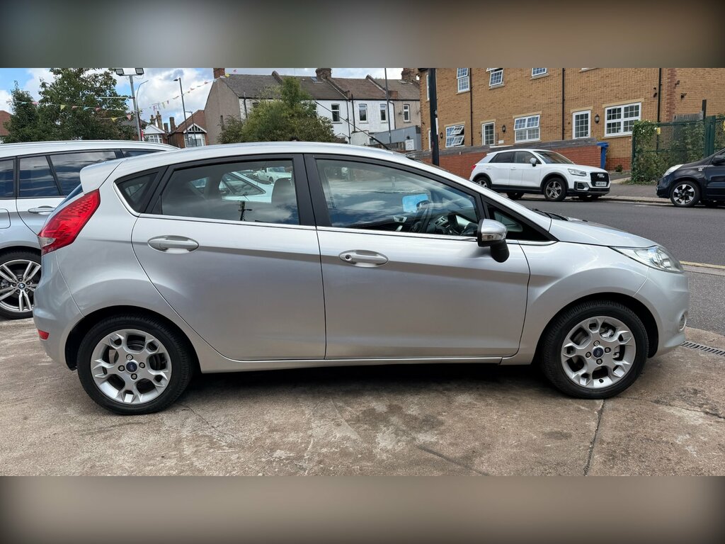 Ford Fiesta 1.4 Zetec Hatchback 154 Gkm Silver #4