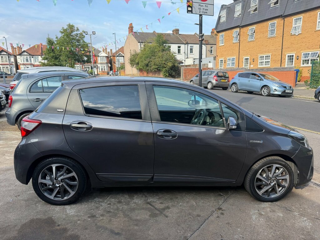 Toyota Yaris 1.5 Vvt-h Y20 Bi-tone Hatchback Hybrid Grey #4