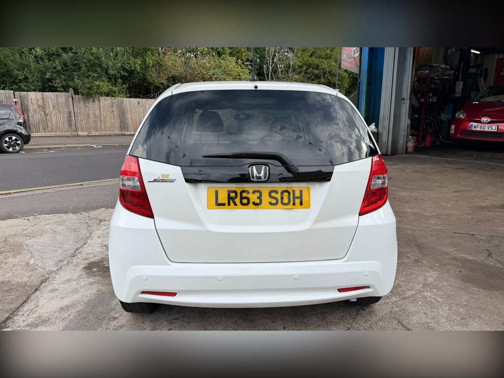 Honda Jazz 1.4 I-vtec Es Plus Hatchback Cvt Euro 5 White #6