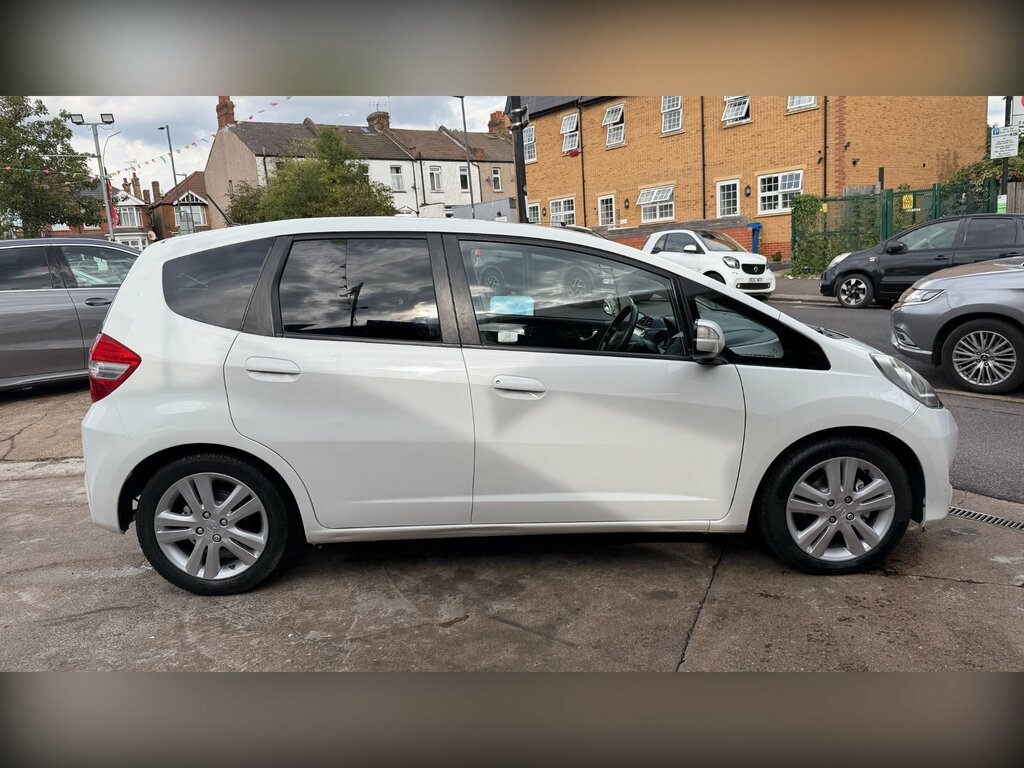 Honda Jazz 1.4 I-vtec Es Plus Hatchback Cvt Euro 5 White #4