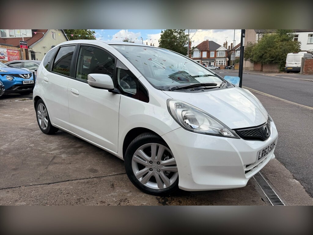 Honda Jazz 1.4 I-vtec Es Plus Hatchback Cvt Euro 5 White #3