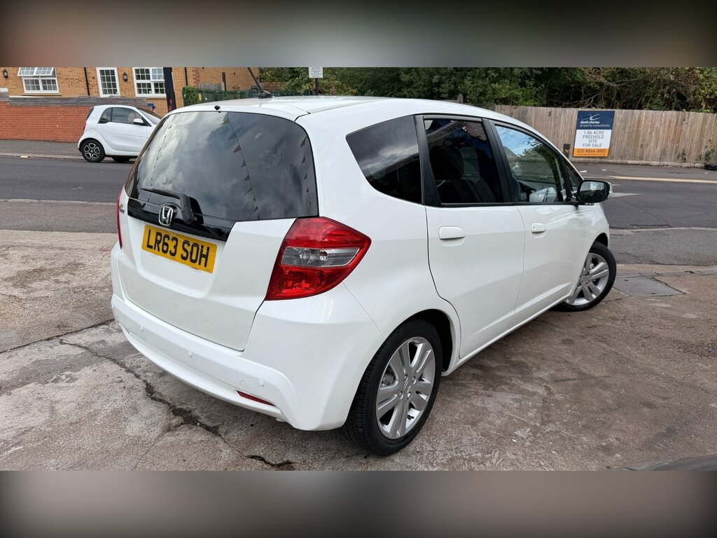 Honda Jazz 1.4 I-vtec Es Plus Hatchback Cvt Euro 5 White #5