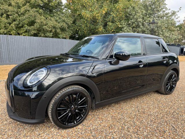 Mini Hatch Cooper Exclusive Steptronic Euro RE72UUX Black