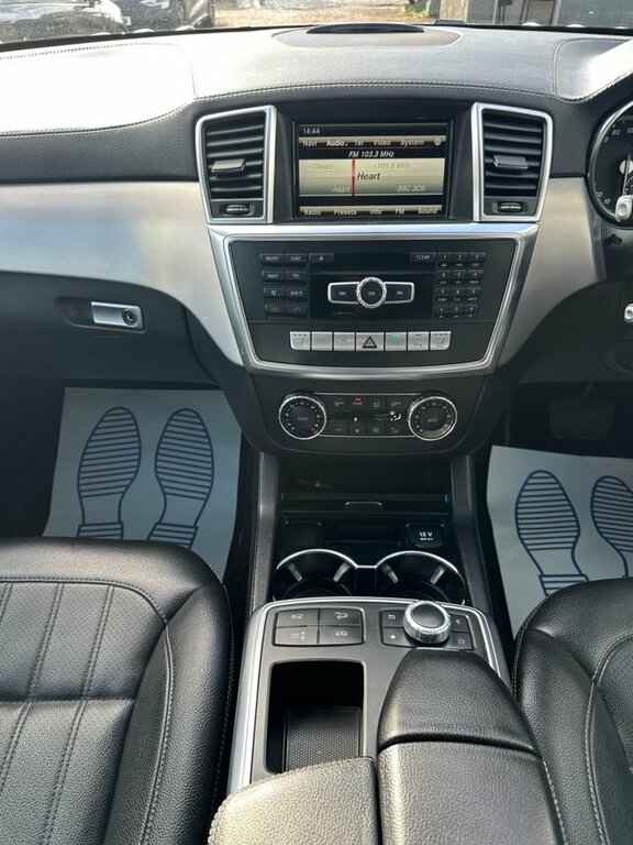 Mercedes-Benz GL Class White #27