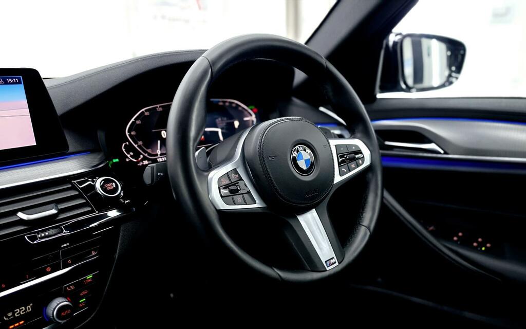 BMW 5 Series Se Blue #30