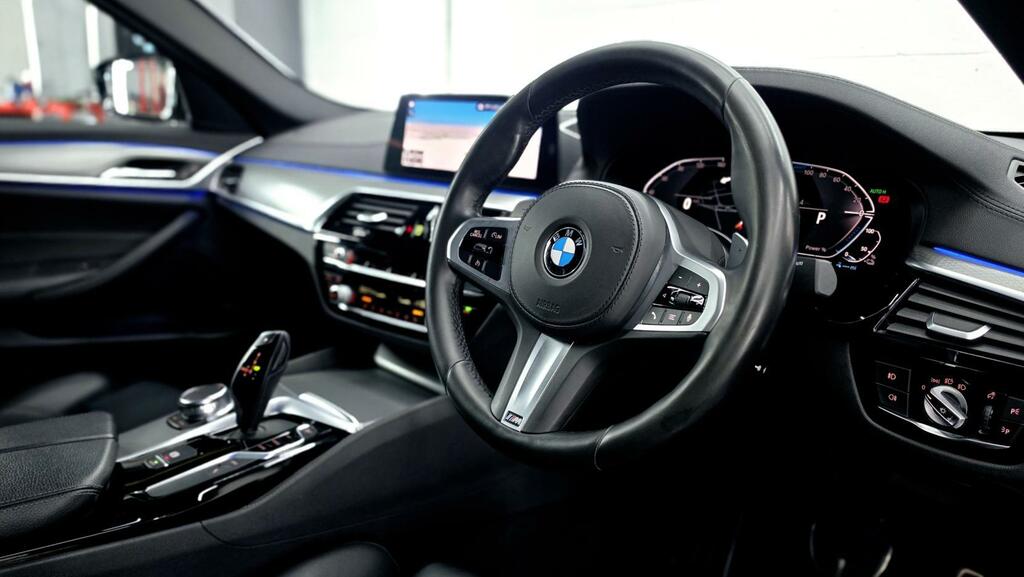 BMW 5 Series Se Blue #26