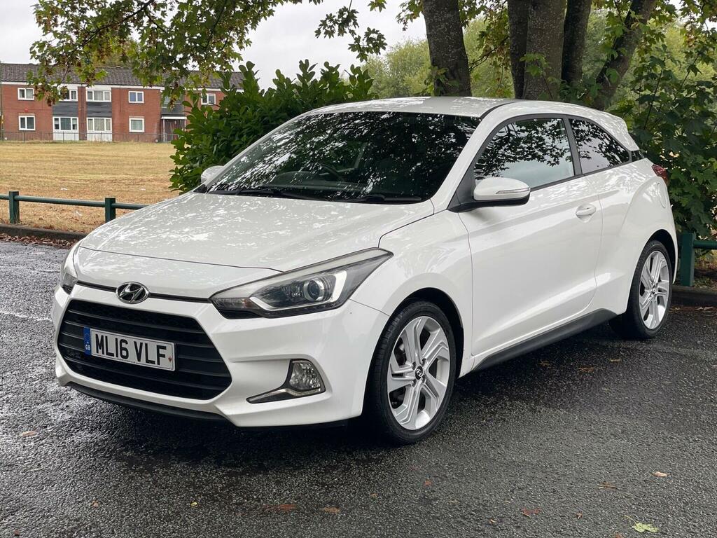 Hyundai I20 1.2 Blue Drive Sport Nav Euro 6 Ss White #3