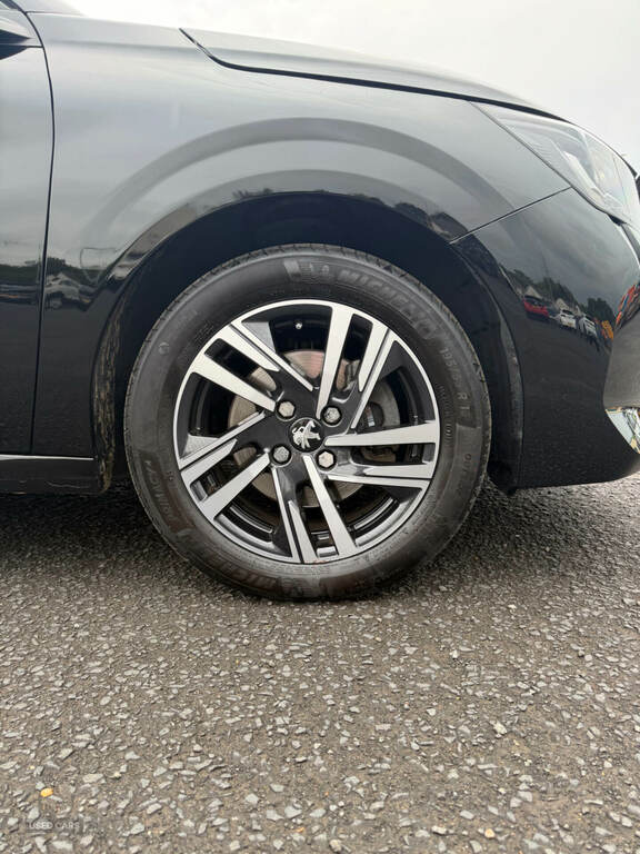 Peugeot 208 1.5 Bluehdi 100 Allure Premium Black