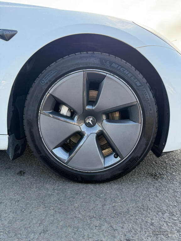 Tesla Model 3 Long Range Rwd White