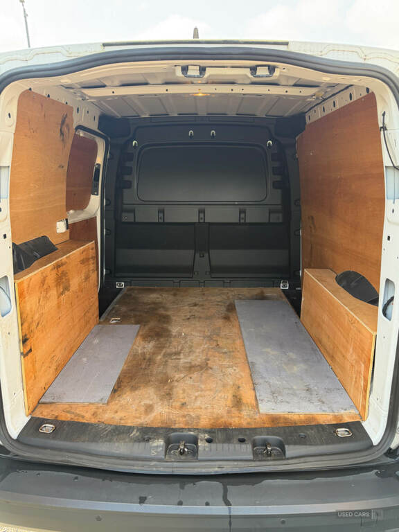Volkswagen Caddy 2.0 Tdi 102Ps Commerce Van White #3