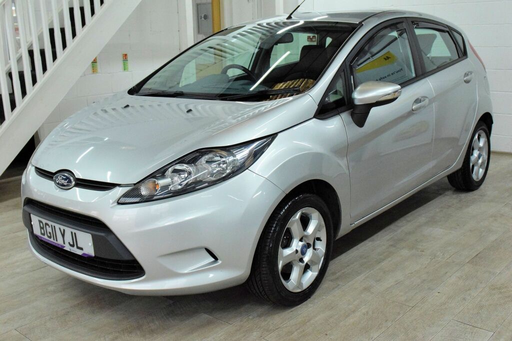 Ford Fiesta 1.25 Edge Hatchback 129 Gkm, 8 Silver #3
