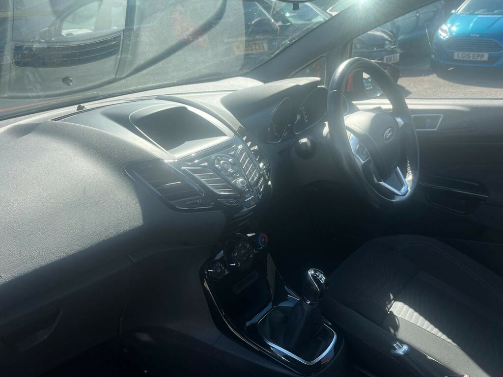 Ford Fiesta 1.25 Style Euro 5 Red #9