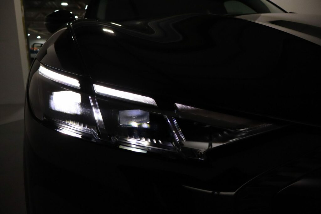 Ford Mustang Mach-E Extended Range 91Kwh Orange #10