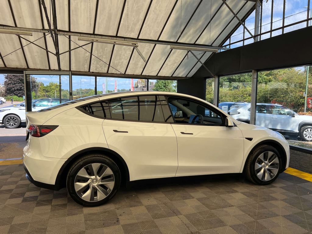 Tesla Model Y Suv ML23OLR White #5