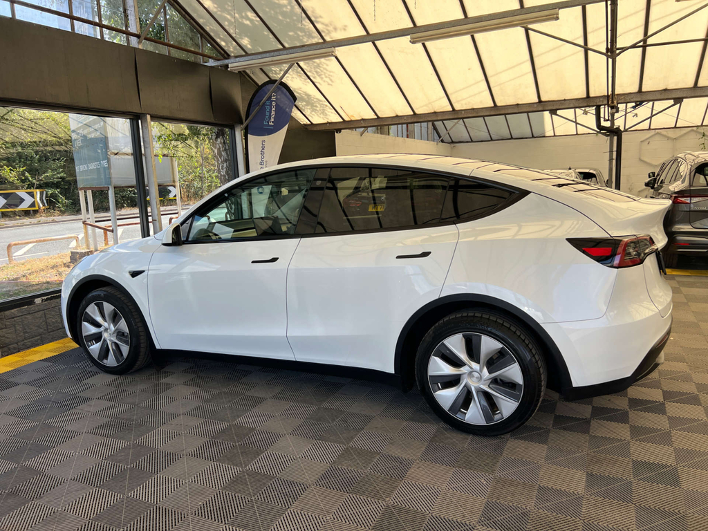 Tesla Model Y Suv ML23OLR White #4