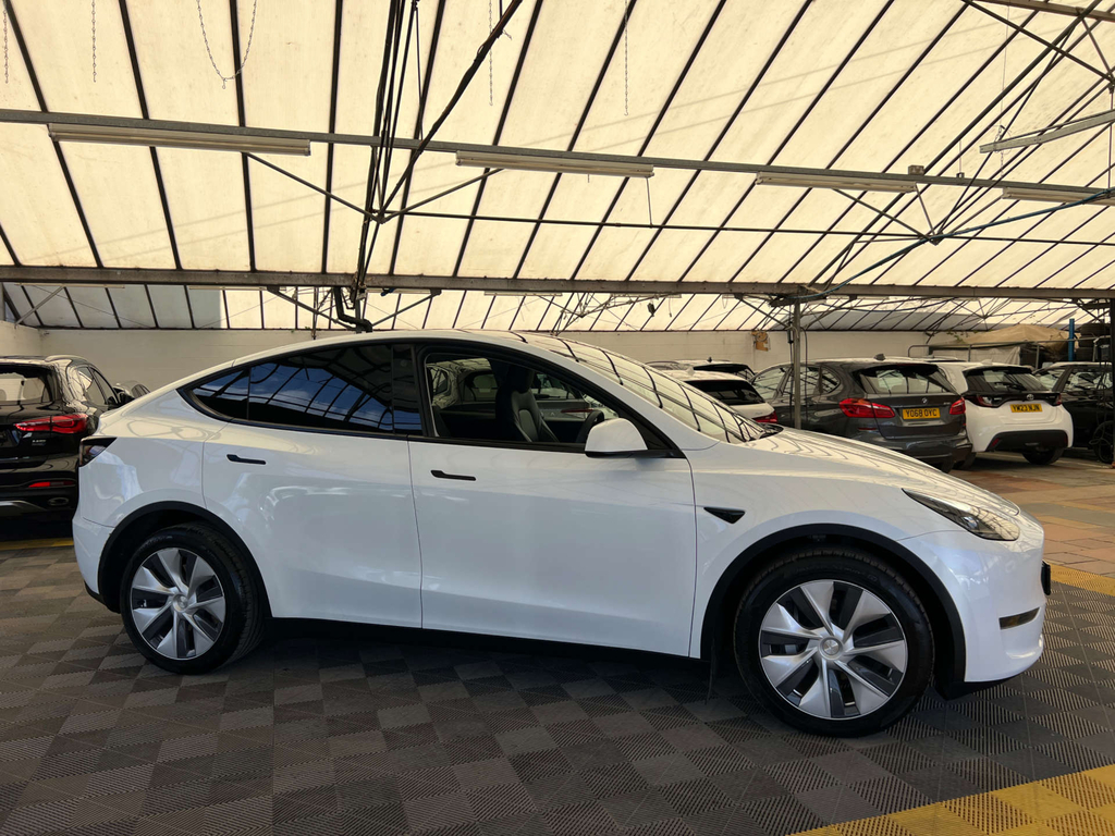Tesla Model Y Suv White
