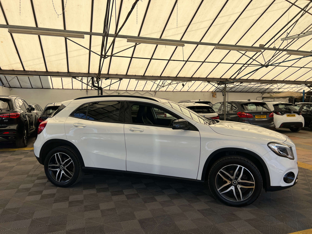 Mercedes-Benz GLA Class Gla 180 Urban Edition White