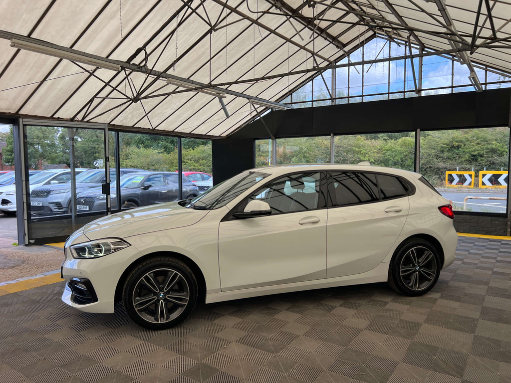 BMW 1 Series Hatchback YE70WOU White #3