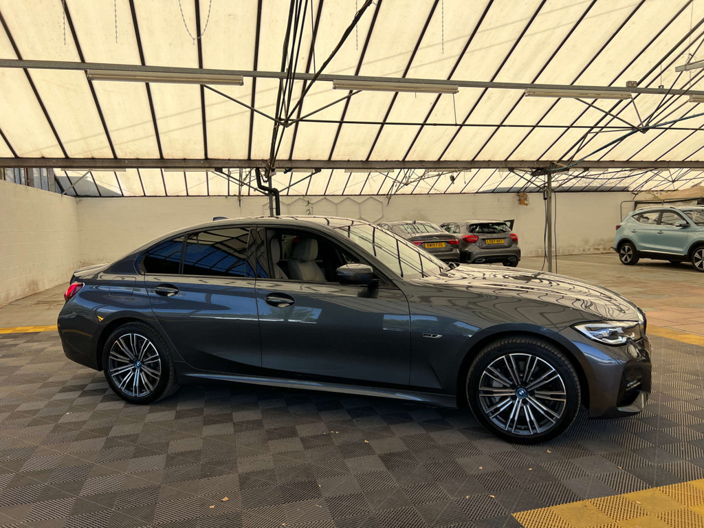 BMW 3 Series Saloon FD71HRZ Grey